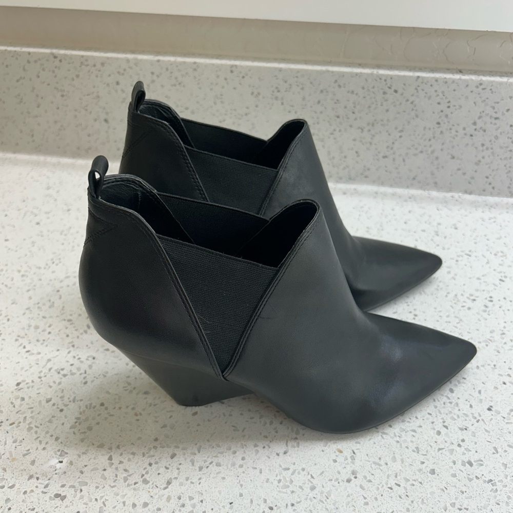 marc fisher LTD black ankle boots w/ wedge heel - size 10 - Picture 2 of 6